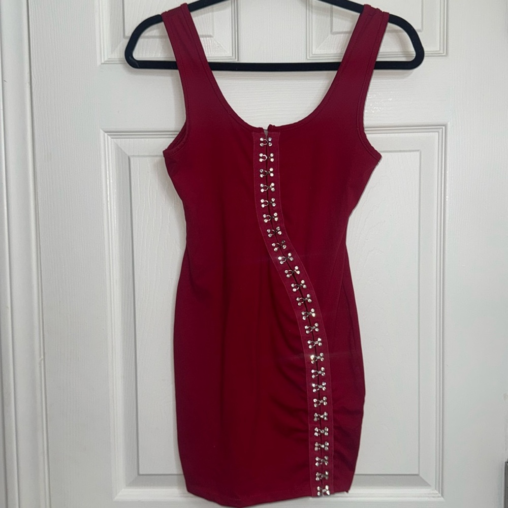 Elegant Red Sleeveless Dress